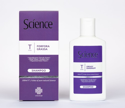 Szampon przeciw łupieżowi tłustemu normalizuje i poprawia stan skóry głowy usuwając tłuste, żółtawe płaty przylegające do skóry głowy