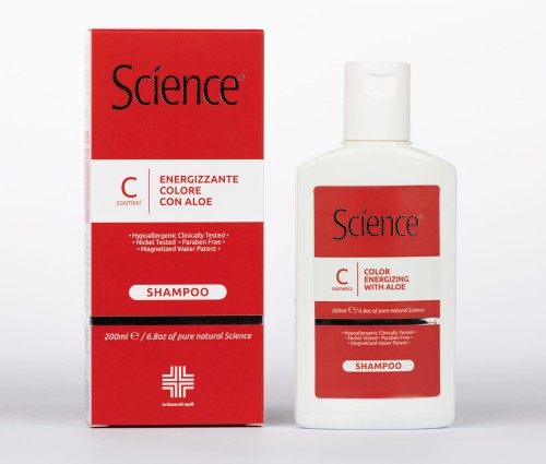 Szampon z aloesem to silnie odmładzający, energetyzujący pigment przeznaczony dla włosów zniszczonych, farbowanych, przerzedzonych, matowych